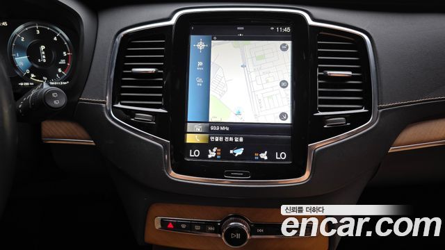 Volvo XC90 2017 — photo 17