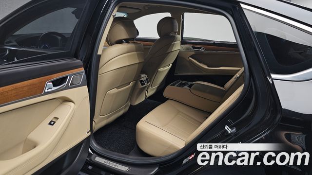 Genesis G80 2019 — photo 16