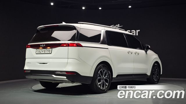 Kia Canival 2023 — photo 2