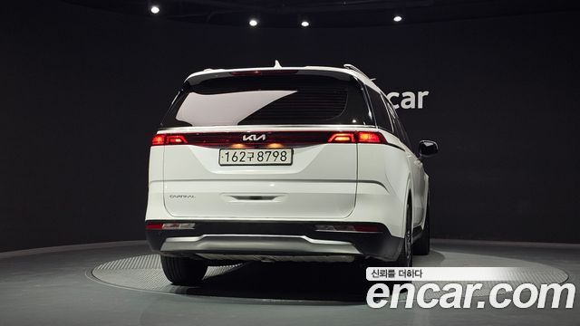 Kia Canival 2023 — photo 4