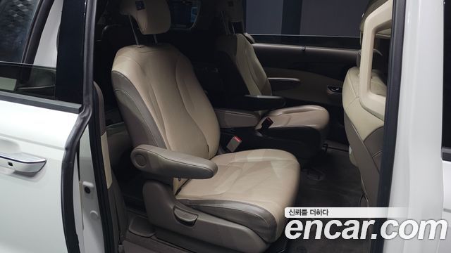 Kia Canival 2023 — photo 11