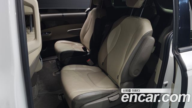 Kia Canival 2023 — photo 12