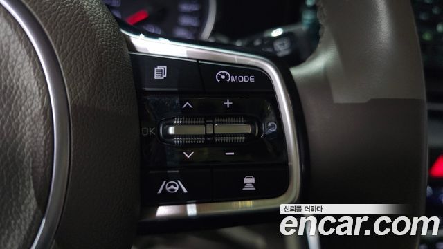 Kia Canival 2023 — photo 16
