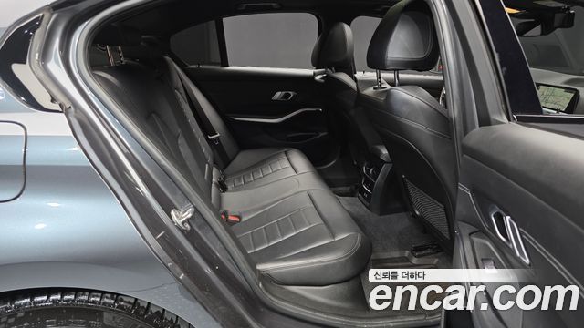 BMW 3-Series 2022 — photo 12