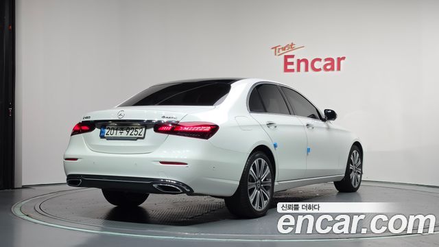 Mercedes-Benz E-Class 2021 — photo 2