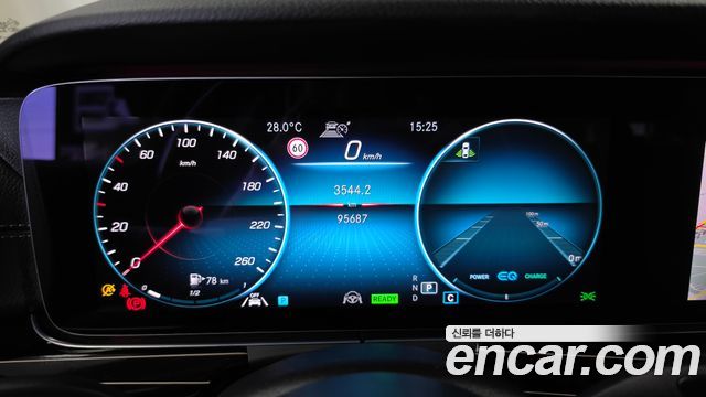 Mercedes-Benz E-Class 2021 — photo 11