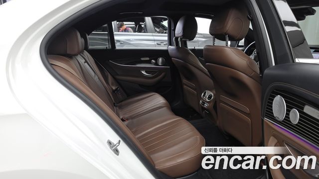 Mercedes-Benz E-Class 2021 — photo 18
