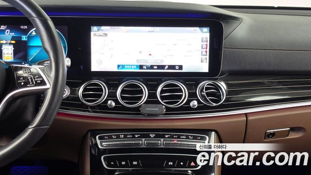 Mercedes-Benz E-Class 2021 — photo 20