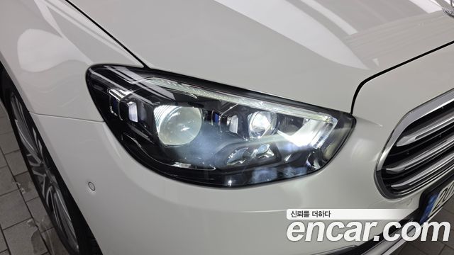 Mercedes-Benz E-Class 2021 — photo 8