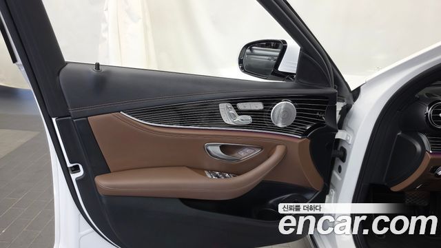 Mercedes-Benz E-Class 2021 — photo 14