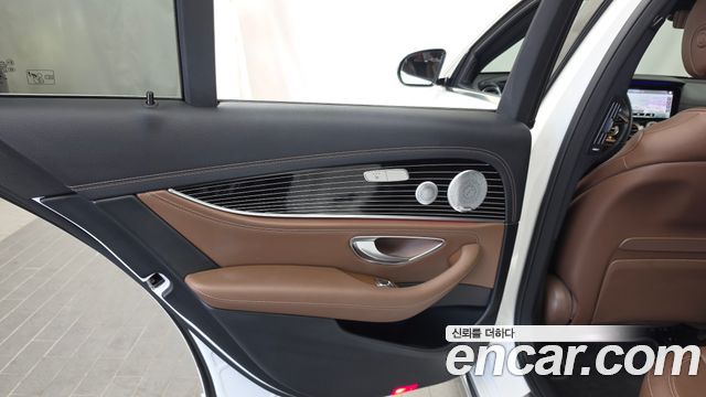 Mercedes-Benz E-Class 2021 — photo 15