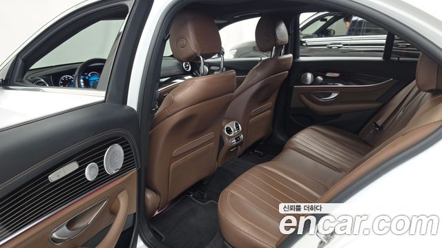 Mercedes-Benz E-Class 2021 — photo 16