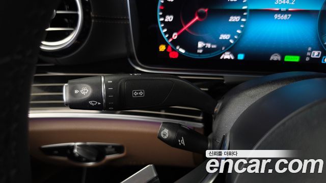 Mercedes-Benz E-Class 2021 — photo 27
