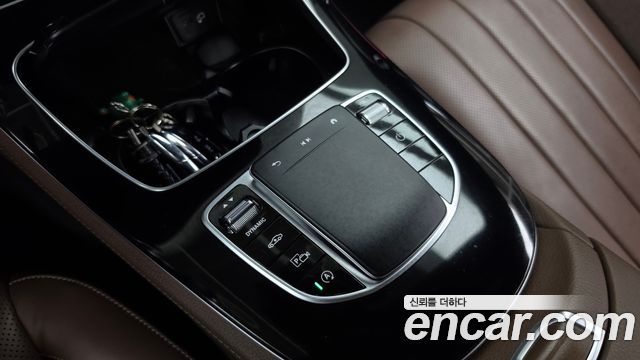 Mercedes-Benz E-Class 2021 — photo 32