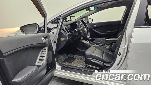 Kia K3 2015 — photo 10
