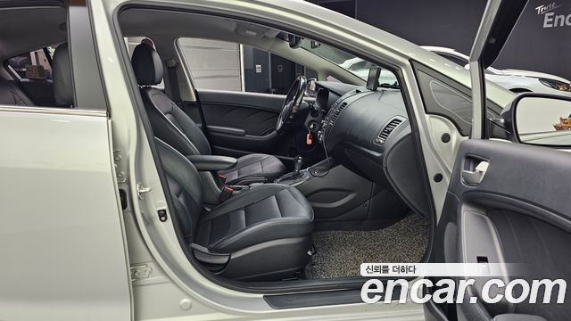 Kia K3 2015 — photo 11