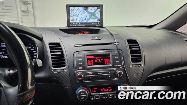 Kia K3 2015 — photo 14