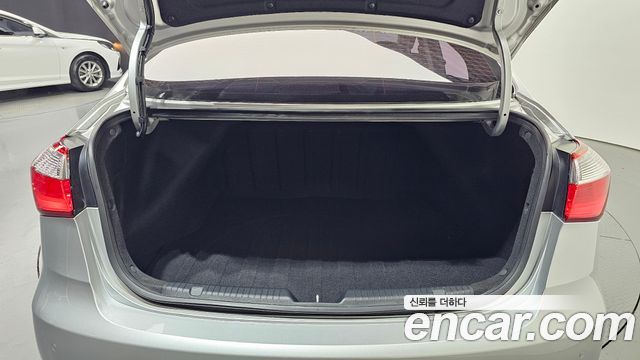 Kia K3 2015 — photo 20