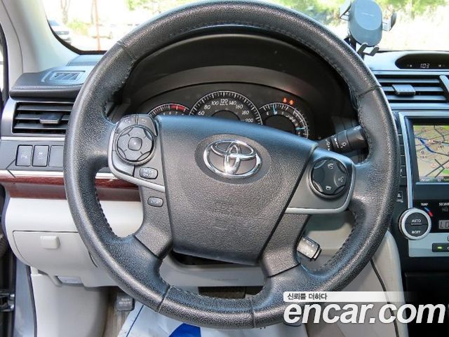Toyota Camry 2013 — photo 8