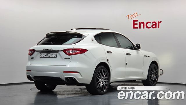 Maserati Levante 2017 — photo 2