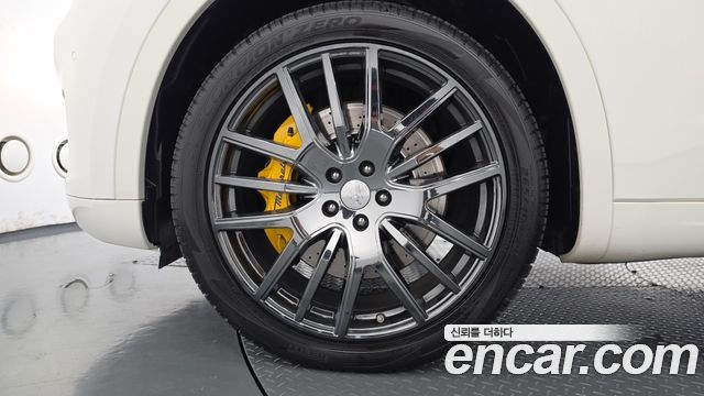 Maserati Levante 2017 — photo 5