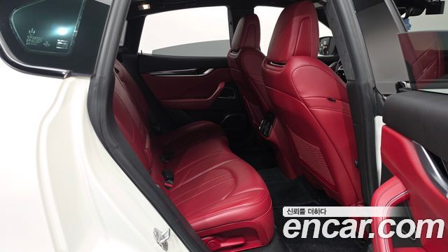 Maserati Levante 2017 — photo 12