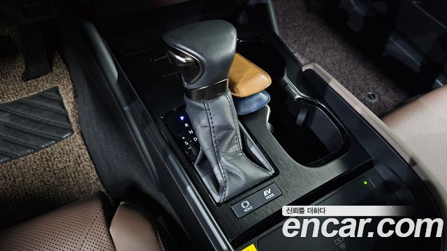 Lexus ES 2023 — photo 9