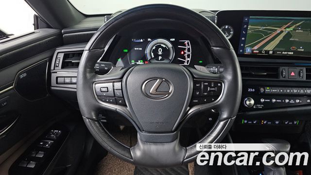 Lexus ES 2023 — photo 16