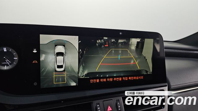Lexus ES 2023 — photo 18