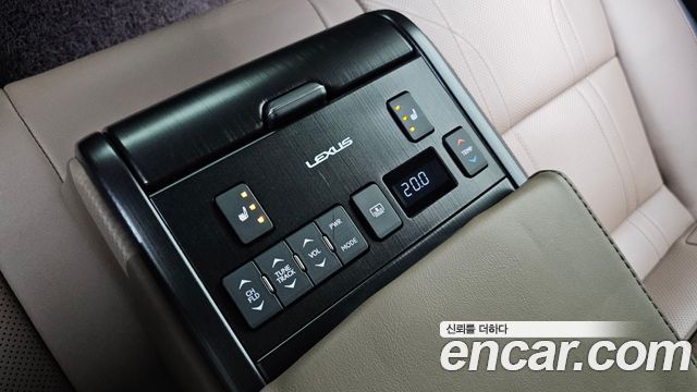 Lexus ES 2023 — photo 19