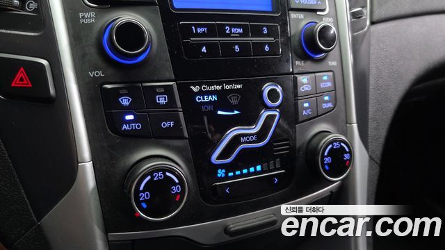 Hyundai Sonata 2012 — photo 21