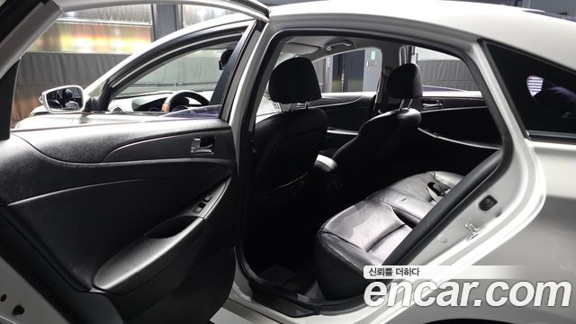 Hyundai Sonata 2012 — photo 16