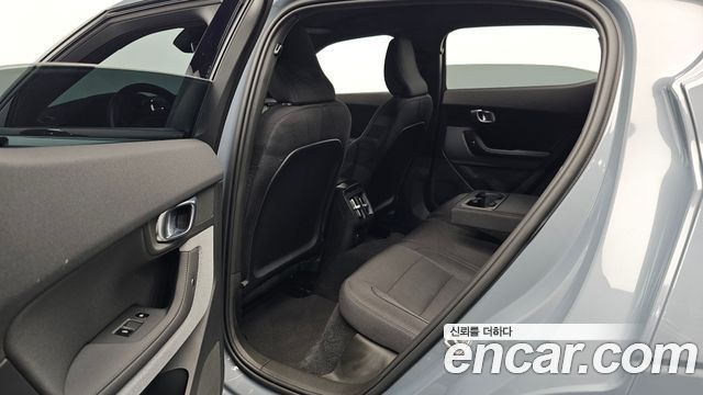 Polestar Polestar 2 2023 — photo 18