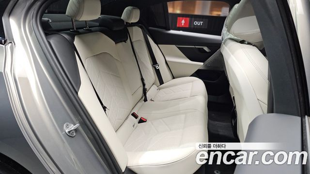 BMW 5-Series 2026 — photo 11