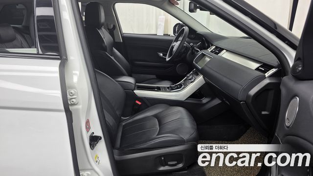 Land Rover Range Rover Evoque 2019 — photo 17