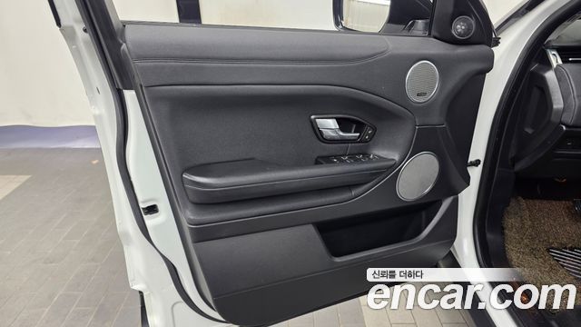 Land Rover Range Rover Evoque 2019 — photo 14