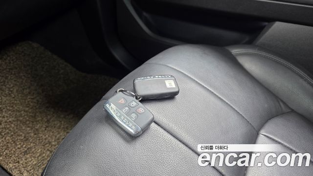 Land Rover Range Rover Evoque 2019 — photo 27