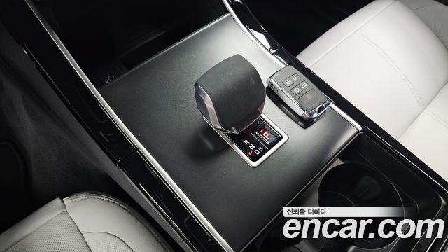 Land Rover Range Rover Velar 2026 — photo 12