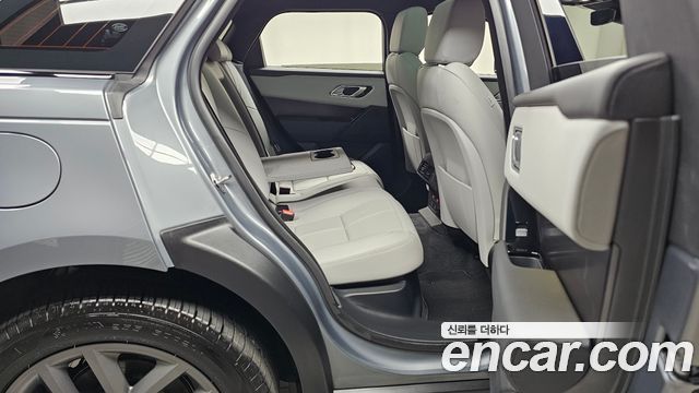 Land Rover Range Rover Velar 2026 — photo 17