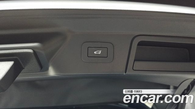 Land Rover Range Rover Velar 2026 — photo 23