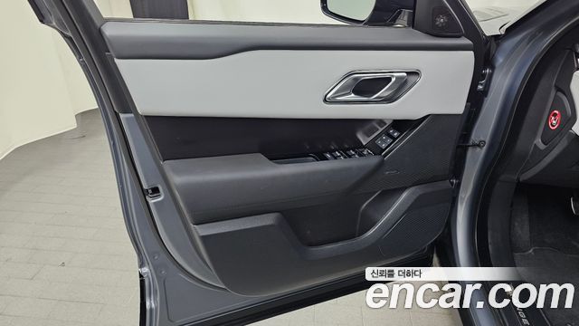 Land Rover Range Rover Velar 2026 — photo 14
