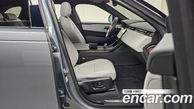 Land Rover Range Rover Velar 2026 — photo 16