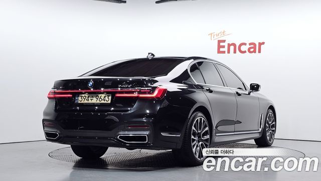 BMW 7-Series 2021 — photo 2