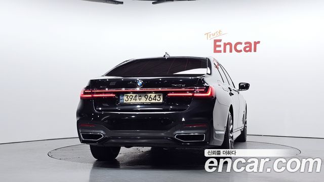 BMW 7-Series 2021 — photo 4