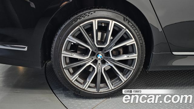 BMW 7-Series 2021 — photo 5