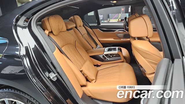 BMW 7-Series 2021 — photo 18