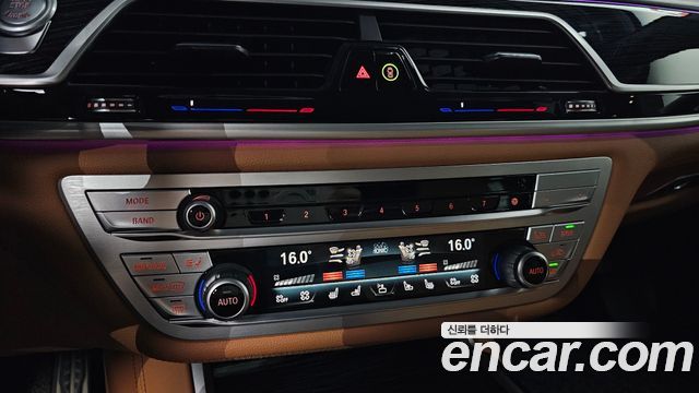 BMW 7-Series 2021 — photo 25