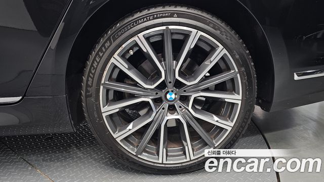 BMW 7-Series 2021 — photo 7