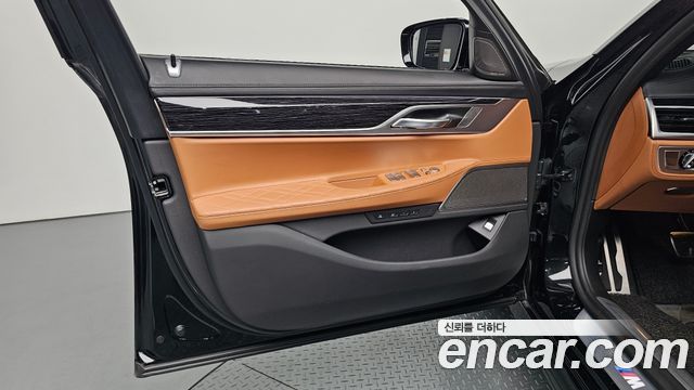 BMW 7-Series 2021 — photo 14