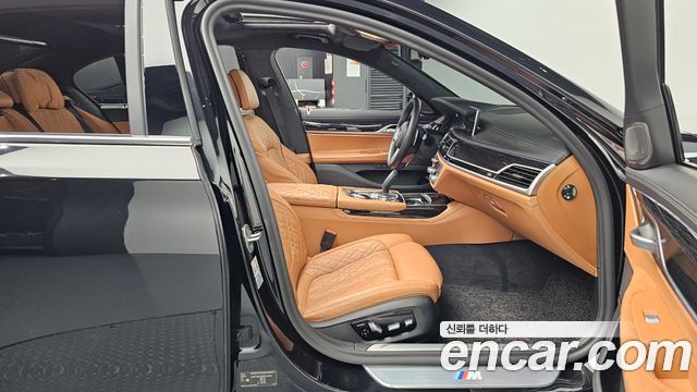 BMW 7-Series 2021 — photo 16